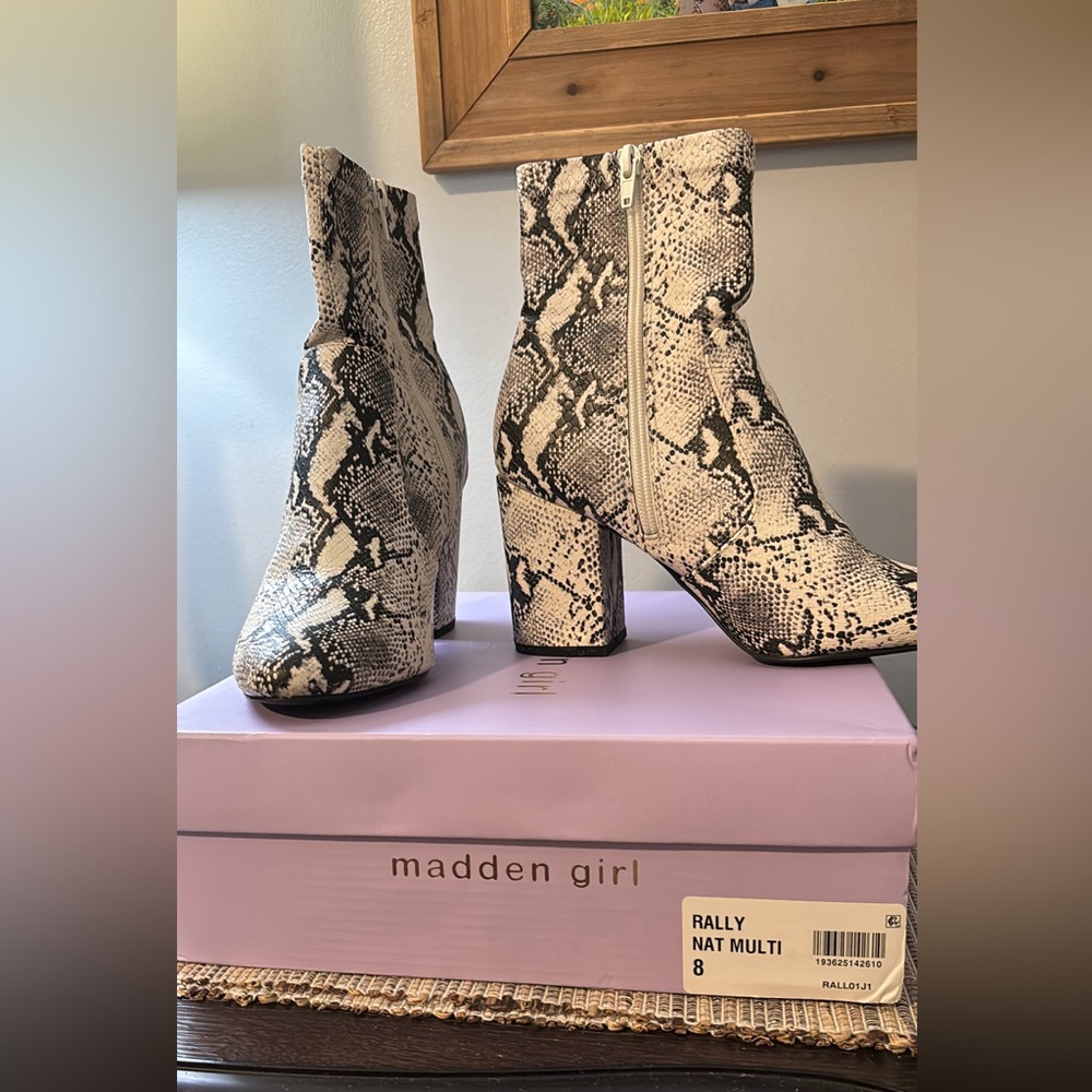 Madden Girl RALLY Snake Print  Boots